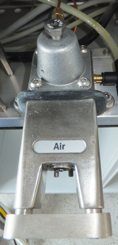 High-pressure cylinder regulator